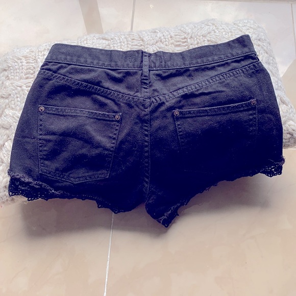 Free People women’s lace trim denim shorts solid black size 27 - Picture 5 of 7